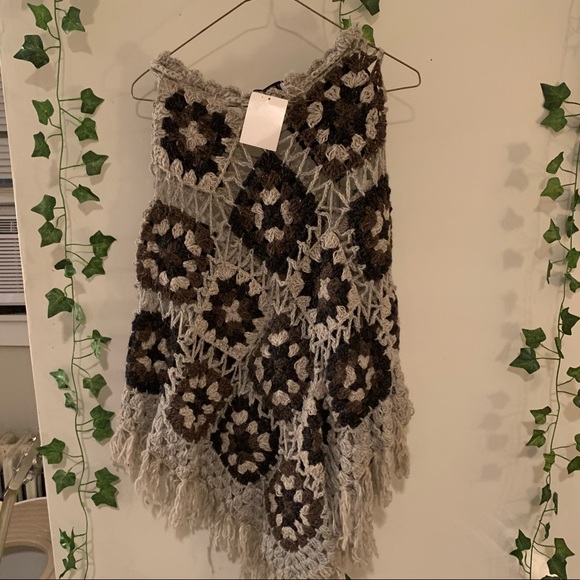 Wool Poncho - Picture 2 of 4